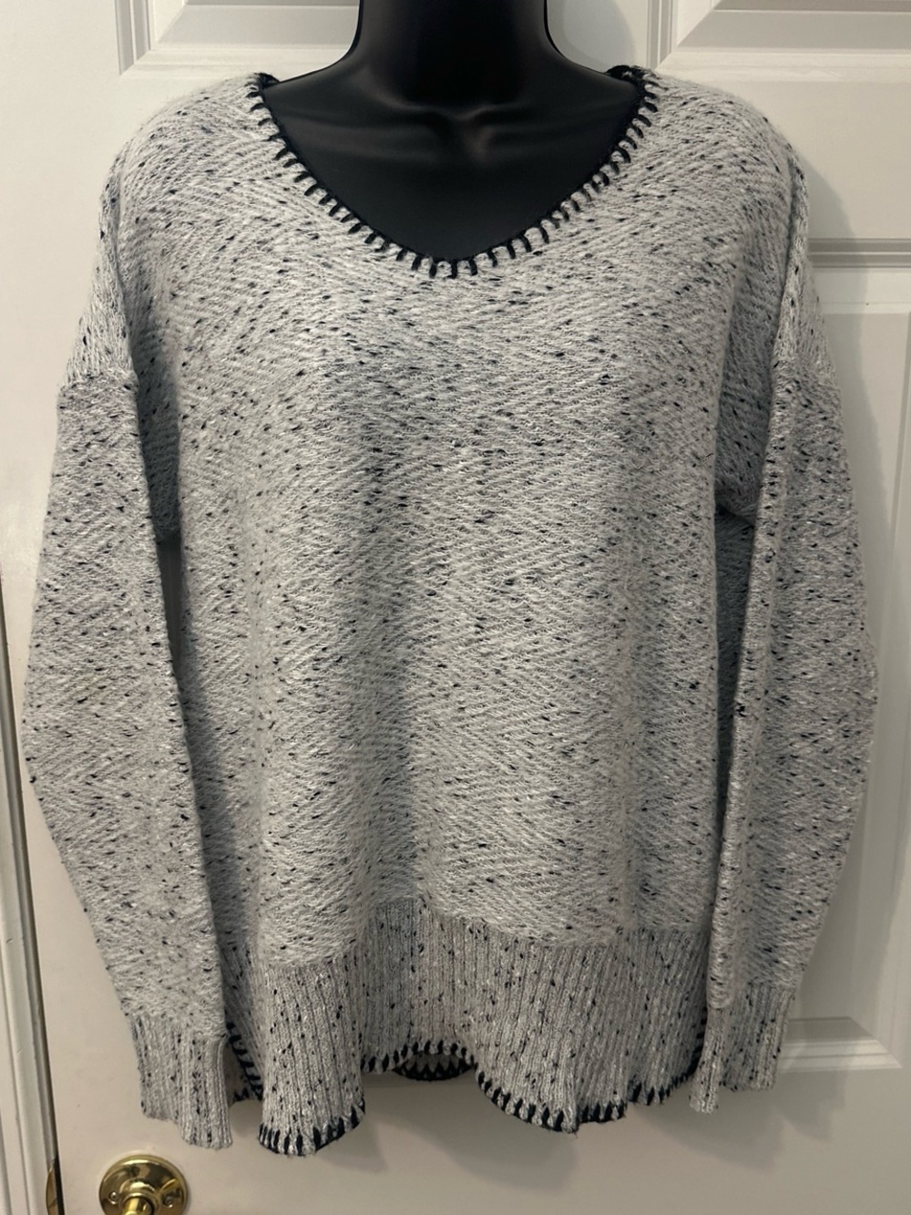 Cable & Gauge Gray Speckled V-Neck Sweater with Black Trim